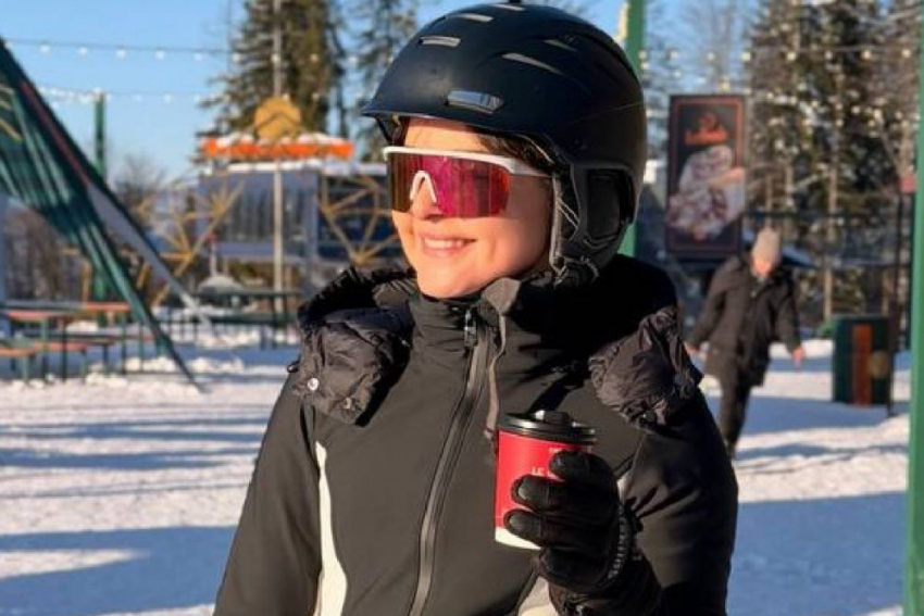 Вдова убитого в Одессе радикала анонсировала суд над киллером, загорая на курорте