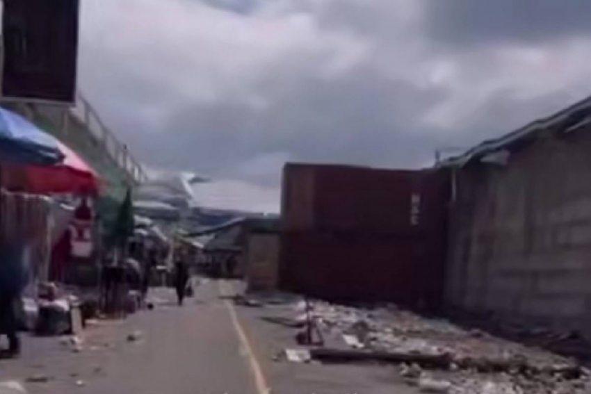 В Одессе ликвидировали рынок вместе с палатками и товаром предпринимателей