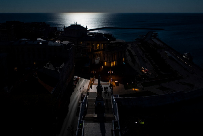 Жители Одессы потребовали ввести режим ЧС из-за длительного блэкаута