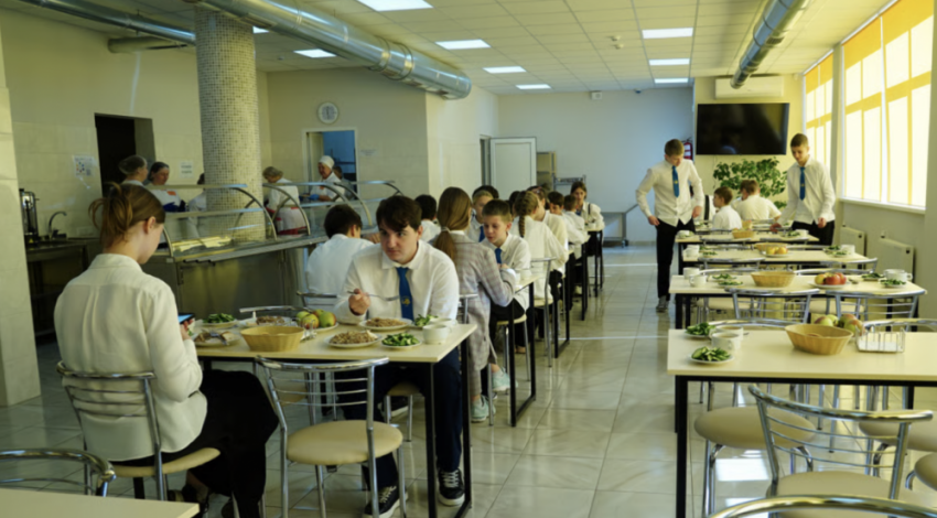 В Одесской школе разорвали контракт на питание после жалоб и проверки
