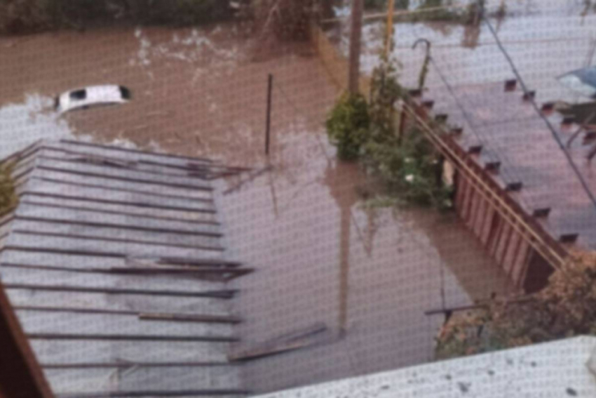 На Одесчине еще одна семья из шести человек не может выбраться из дома, из-за воды вокруг