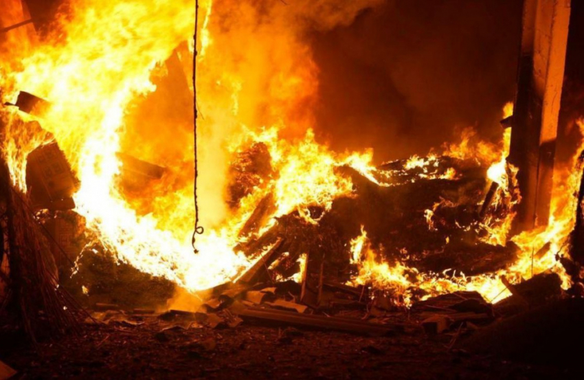 Армия ВС РФ ударила по промышленному объекту в Одессе - видео