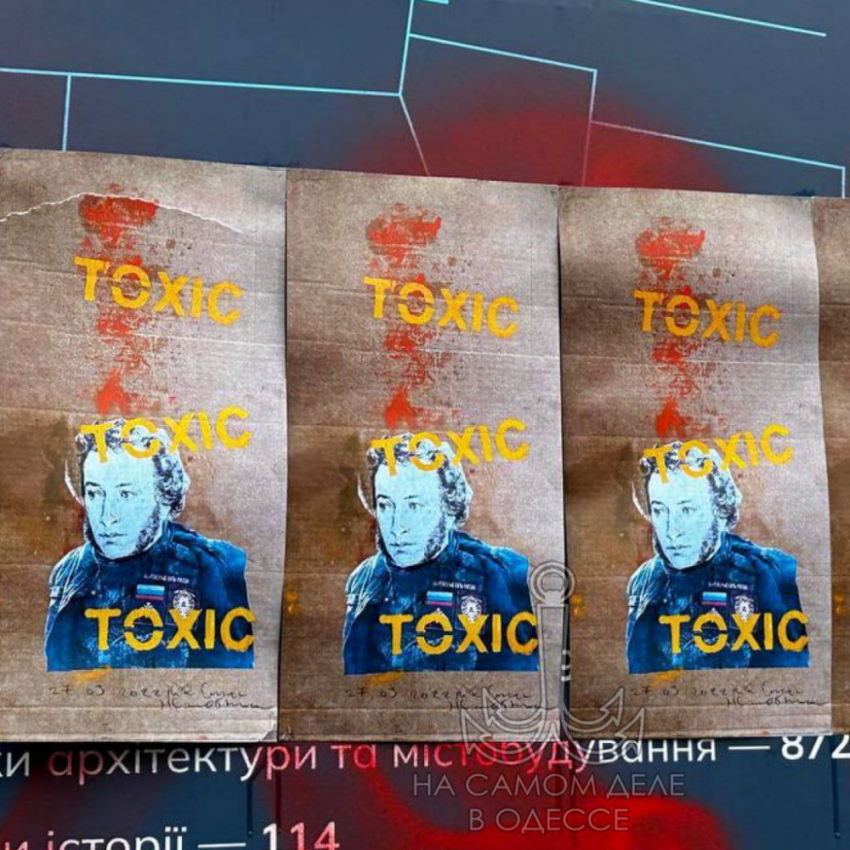«Токсик»: защитный саркофаг памятника Пушкину в Одессе осквернили иллюстрациями местного художника