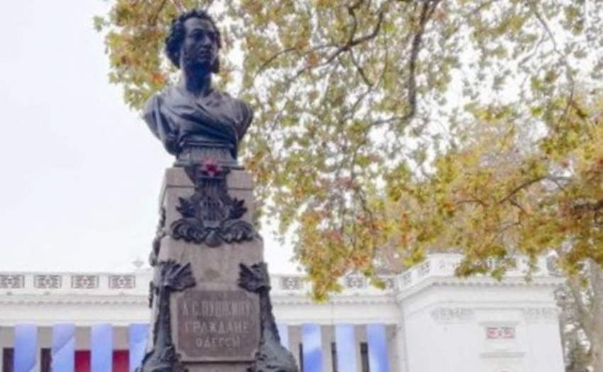 Очередной активист потребовал утопить памятник Пушкину в Черном море