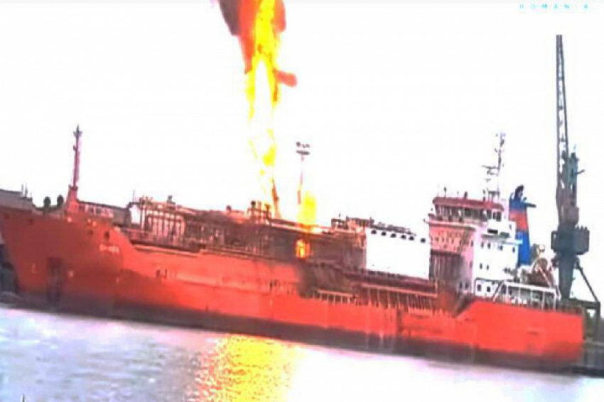 В порту Измаила потушили танкер с горящим газом, угрозы взрыва нет