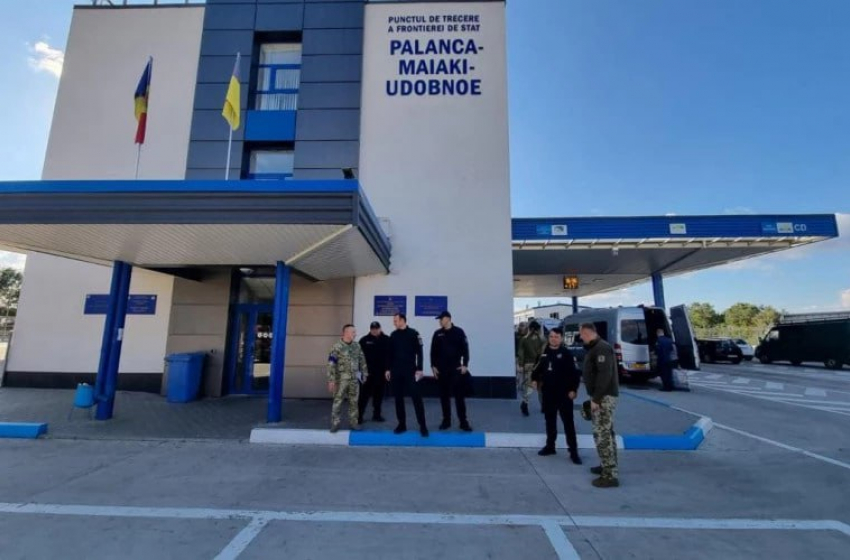 Полицейский из Одесской области сбежал в Молдову, оставив жену в машине на границе