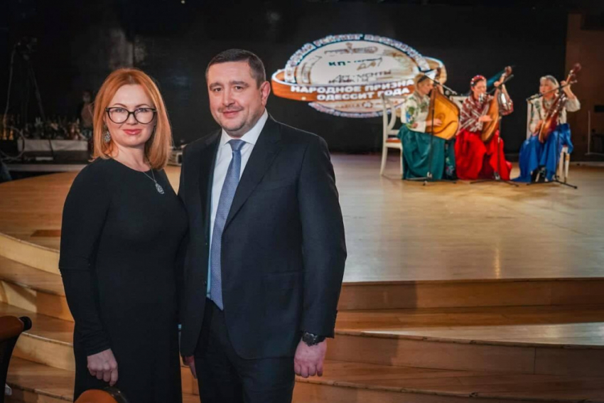 Глава Одесского облсовета с женой наворовали на недвижимость за границей, Rolex и норковую шубу