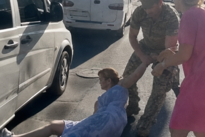 В Одессе сотрудники ТЦК протащили по асфальту мать мобилизованного