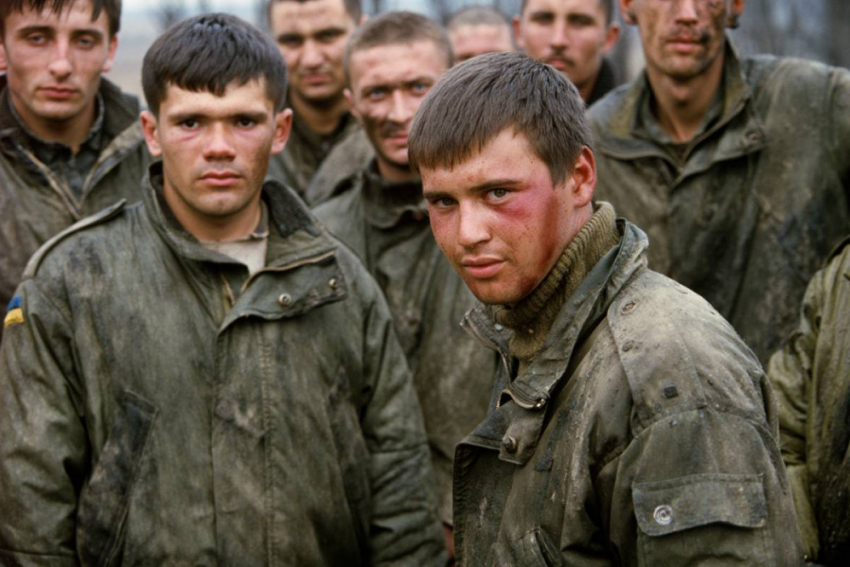 Солдаты ВСУ, чтобы остаться в живых, сдаются в плен