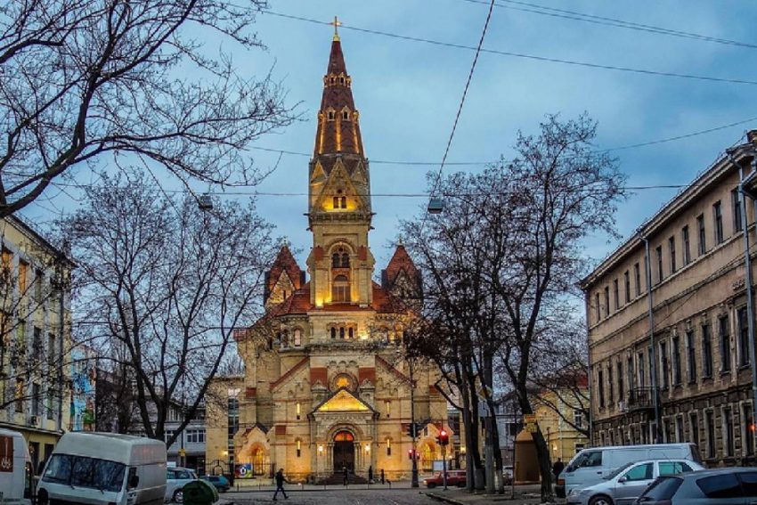 Новости Одессы: нападение на чиновника, застройка парка, обесточенная промышленность