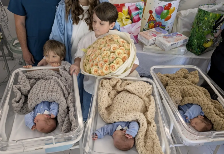 В Одессе выписали тройню после повреждения роддома обломками ПВО