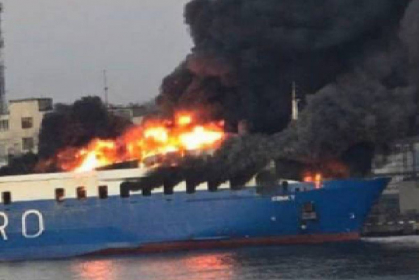 Mash: атакованное в порту Одессы судно было объектом теневой энергетики Украины