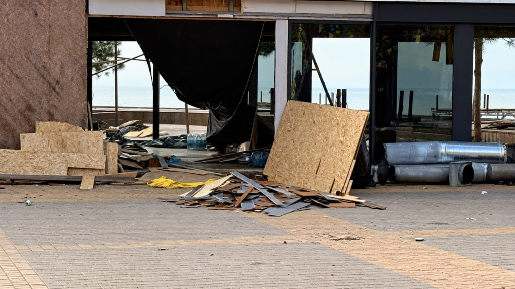 restaurant yacht odessa.jpg
