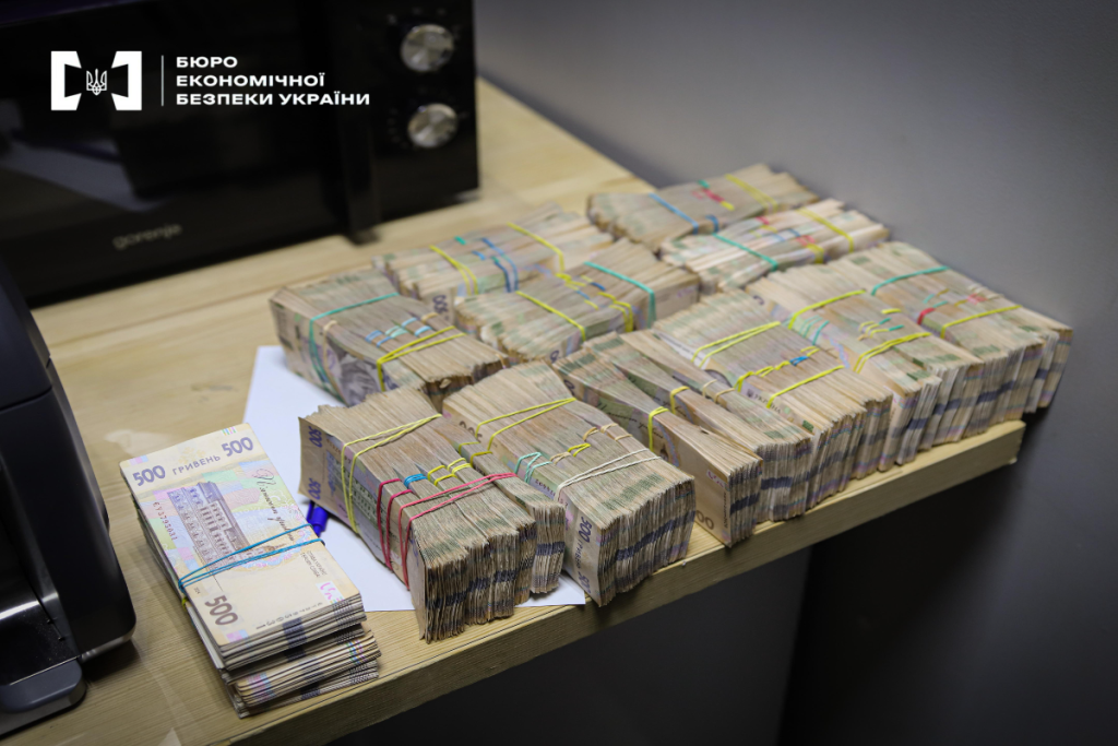 23,5 миллиарда в тени_08.png 23,5 миллиарда в тени_08.png